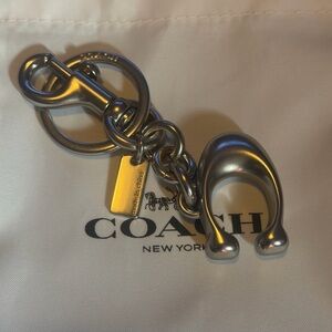 Coach Men’s Silver-Tone Horseshoe Key & Logo Tag